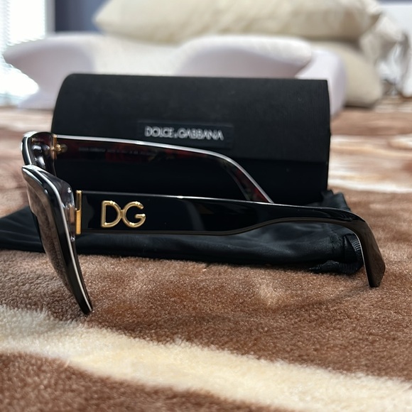 Sunglasses - Picture 2 of 5